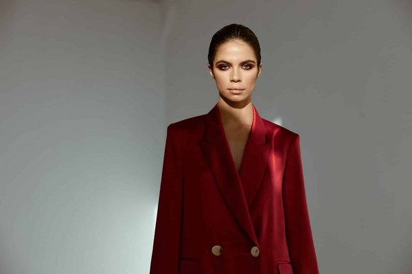 How Can You Style a Chambray Shirt for a Polished, Business-Ready Outfit?